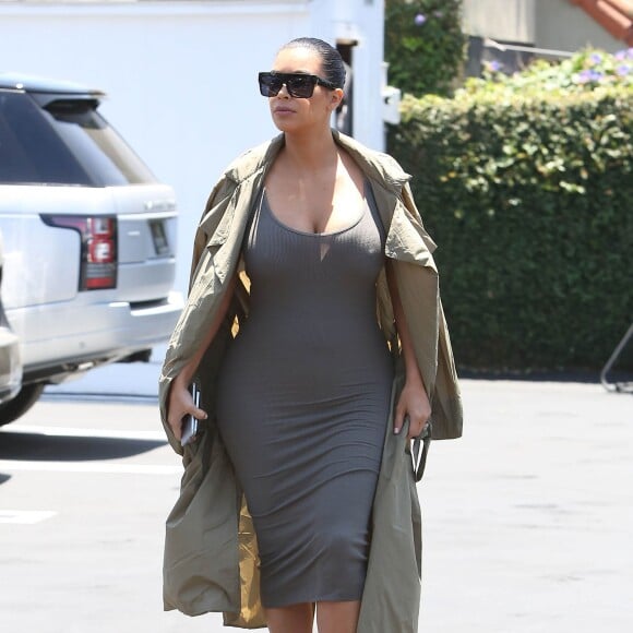 Kim Kardashian, enceinte, fait du shopping à West Hollywood, le 16 juillet 2015.