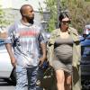 Kim Kardashian enceinte et son mari Kanye West se rendent à Thousand Oaks, le 7 octobre 2015.