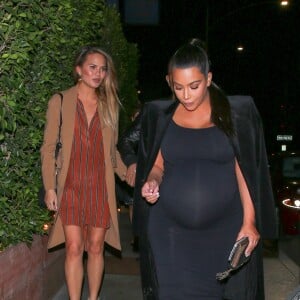 Kim Kardashian, Chrissy Teigen et John Legend à Santa Monica, Los Angeles, le 21 novembre 2015.