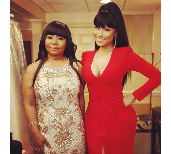 Nicki Minaj avec sa mère lors du mariage de son frère Jelani Maraj au mois d'août 2015.