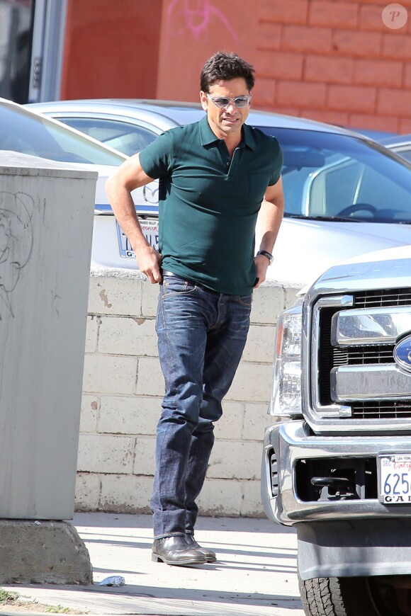 John Stamos sur le tournage de la série "Grandfathered" à Studio City. Le 29 octobre 2015