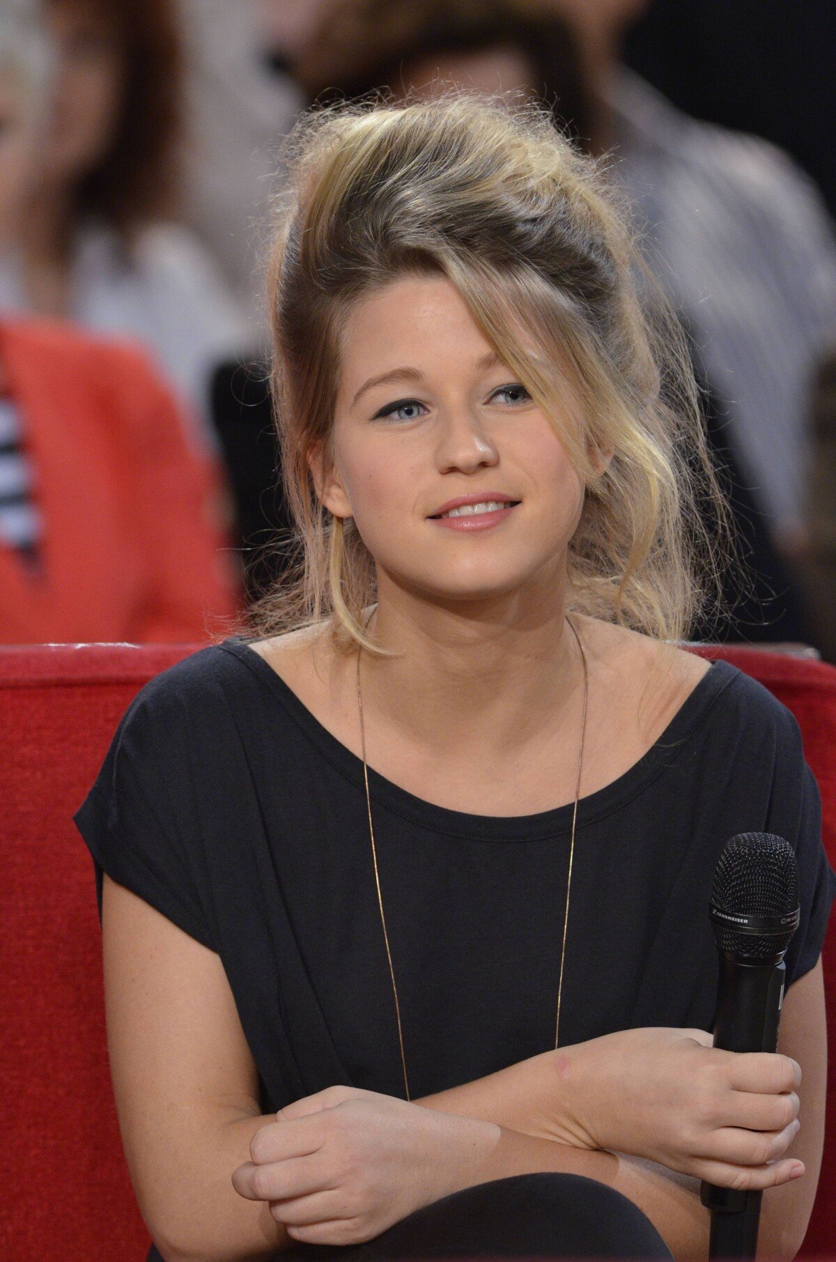 Photo : Selah Sue sur le plateau de l'émission Vivement Dimanche le 14 ...