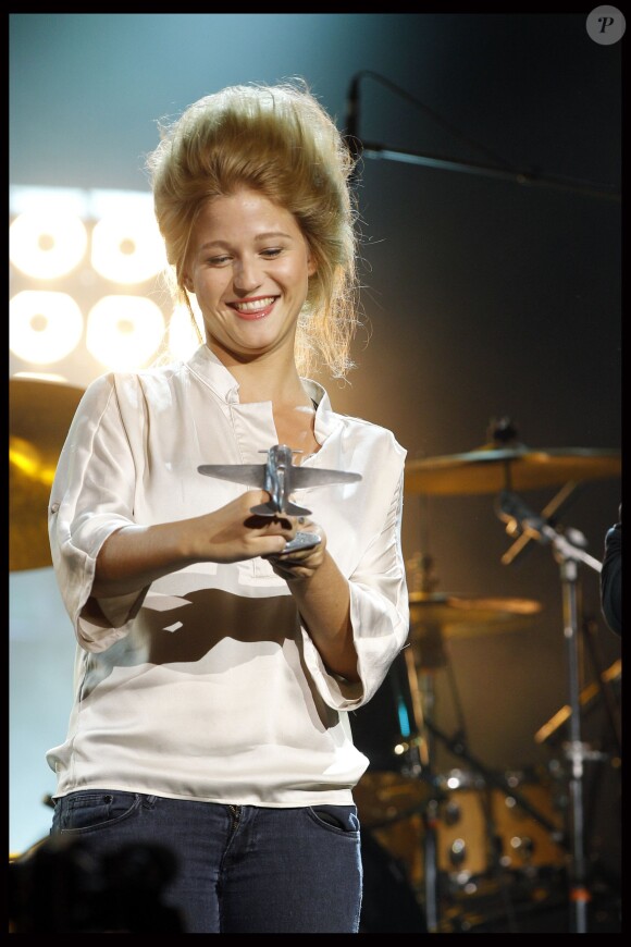 Selah Sue lors de la remise du prix constantin à l'Olympia le 17 octobre 2011