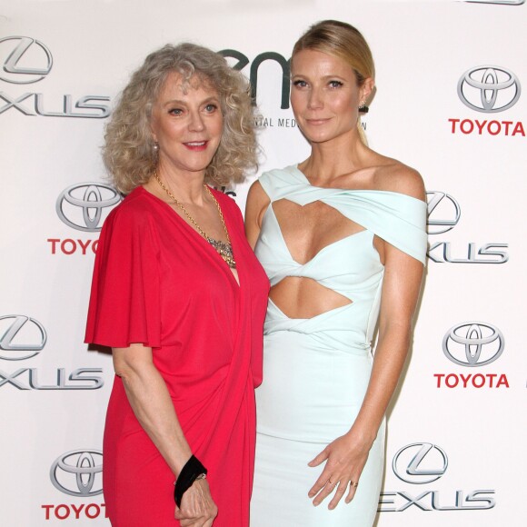 Gwyneth Paltrow et sa mère Blythe Danner - 25ème EMA Awards aux Studios Warner Bros à Burbank le 24 octobre 2015.