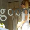 Gwyneth Paltrow s'est arrêtée dans son magasin "Goop" à Brentwood. Le 10 mai 2014