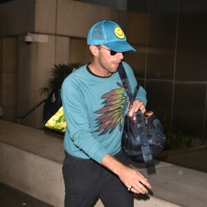 Chris Martin arrive à l'aéroport de LAX à Los Angeles, le 9 novembre 2015