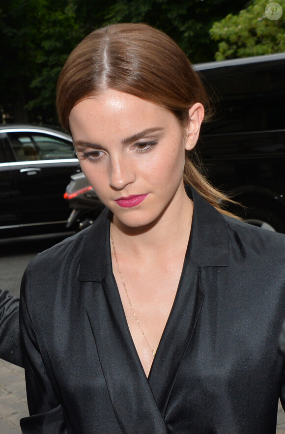 Emma Watson - Arrivée des people au défilé de mode Giambattista Valli Haute Couture Automne-Hiver 2014/2015 au Grand Palais à Paris, le 7 juillet 2014.