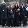 Marie-Louise Bischofberger, épouse de Luc Bondy, et ses enfants Eloïse et Emmanuel - Obsèques du metteur en scène Luc Bondy au cimetière du Père Lachaise à Paris le 10 décembre 2015.
