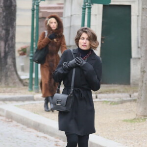 Laetitia Casta - Obsèques du metteur en scène Luc Bondy au cimetière du Père Lachaise à Paris le 10 décembre 2015.