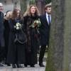 Marie-Louise Bischofberger, épouse de Luc Bondy, et ses enfants Eloïse et Emmanuel - Obsèques du metteur en scène Luc Bondy au cimetière du Père Lachaise à Paris le 10 décembre 2015.