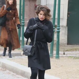 Laetitia Casta - Obsèques du metteur en scène Luc Bondy au cimetière du Père Lachaise à Paris le 10 décembre 2015.