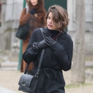 Laetitia Casta - Obsèques du metteur en scène Luc Bondy au cimetière du Père Lachaise à Paris le 10 décembre 2015.