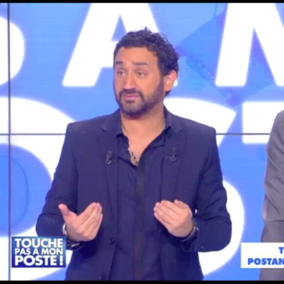 L'animateur Cyril Hanouna annonce en direct que Bertrand Chameroy a eu "un coup de fatigue" dans les coulisses de "Touche pas à mon poste" sur D8, le 19 mai 2015. Il n'a donc pas pu assurer sa chronique.