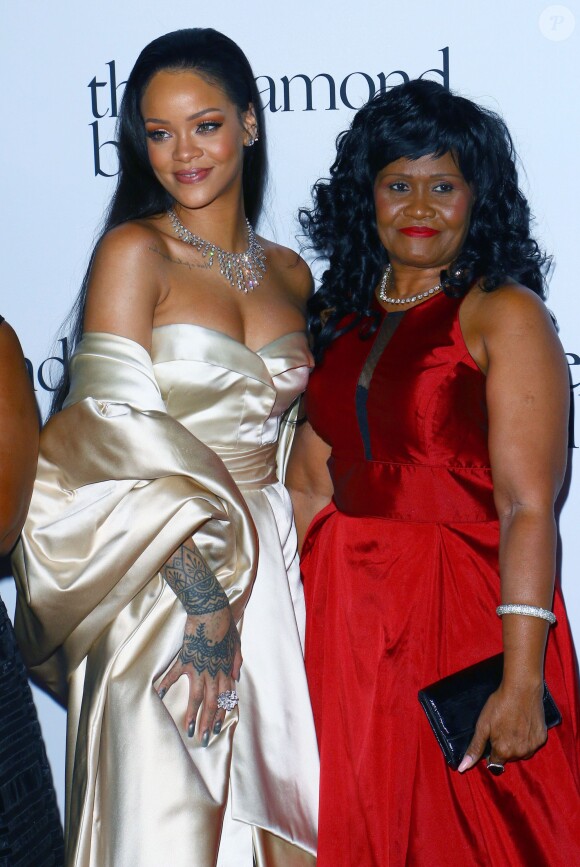 Rihanna et sa mère Monica Braithwaite - Soirée de la 2ème édition du "Diamond Ball " à Santa Monica le 10 décembre 2015.