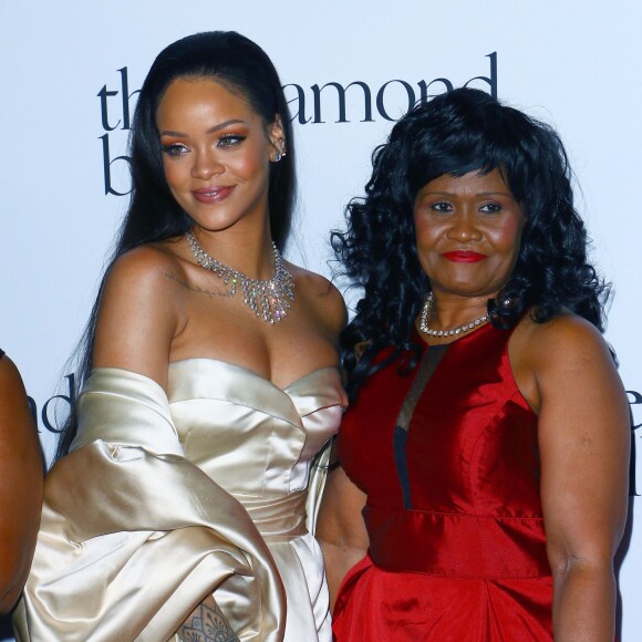 Rihanna et sa mère Monica Braithwaite - Soirée de la 2ème édition du "Diamond Ball " à Santa Monica le 10 décembre 2015.