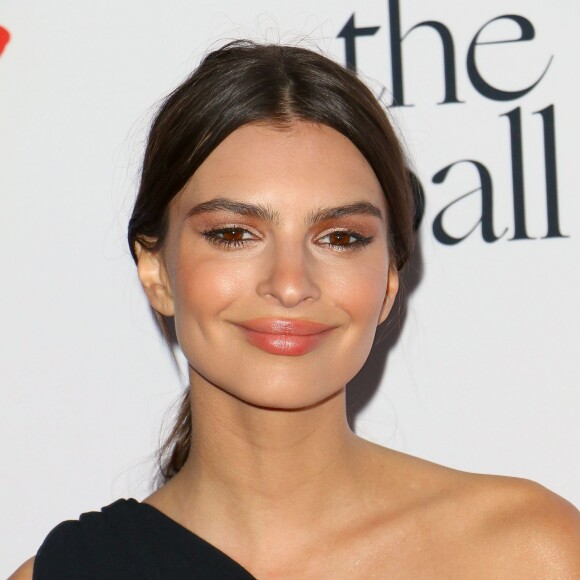 Emily Ratajkowski - Soirée de la 2ème édition du "Diamond Ball " à Santa Monica le 10 décembre 2015.