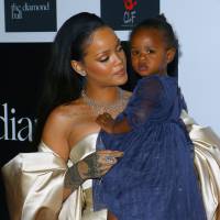 Rihanna et Majesty reines du Diamond Ball devant Kylie Jenner et Tyga, distants