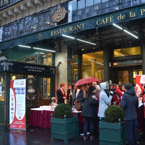 Exclusif - Opération "Les goûters du coeur" pour Mécénat Chirurgie Cardiaque au Café de la Paix à Paris le 8 décembre 2015.