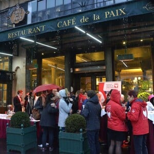 Exclusif - Opération "Les goûters du coeur" pour Mécénat Chirurgie Cardiaque au Café de la Paix à Paris le 8 décembre 2015.