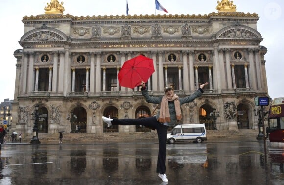 Exclusif - Inès de la Fressange est la marraine de l'opération "Les goûters du coeur" pour Mécénat Chirurgie Cardiaque au Café de la Paix à Paris le 8 décembre 2015.