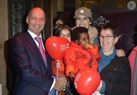 Exclusif - Inès de la Fressange est la marraine de l'opération "Les goûters du coeur" pour Mécénat Chirurgie Cardiaque au Café de la Paix à Paris le 8 décembre 2015. Inès de la Fressange retrouve Christophe Laure, Directeur Général de l'Intercontinental Paris, pour le goûter inaugural.