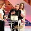Léa Seydoux, Abdellatif Kechiche (Palme d'Or pour "La vie d'Adele") et Adèle Exarchopoulos - Cérémonie de clors de la clôture du 66e festival du film de Cannes le 26 mai 2013.