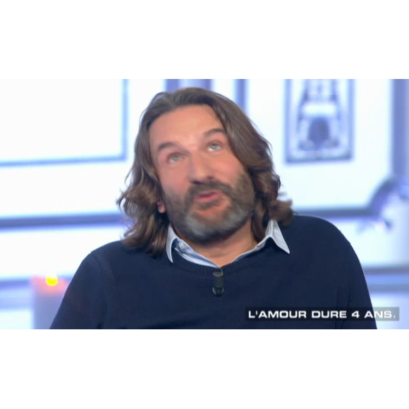 Frédéric Beigbeder se confie sur sa fille Oona et sa compagne Lara. Emission "Salut les Terriens !", sur Canal+, le 12 décembre 2015.