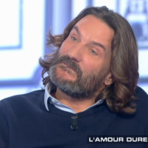 L'auteur Frédéric Beigbeder se confie sur sa fille Oona et sa compagne Lara. Emission "Salut les Terriens !", sur Canal+, le 12 décembre 2015.