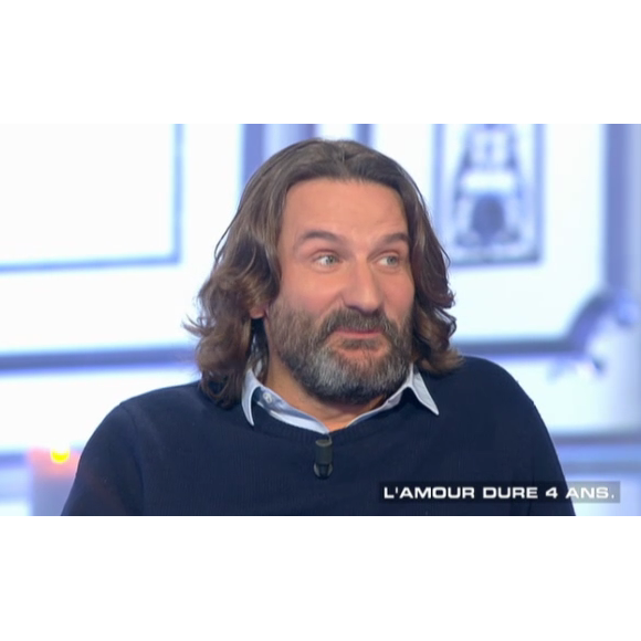 L'écrivain Frédéric Beigbeder se confie sur sa fille Oona et sa compagne Lara. Emission "Salut les Terriens !", sur Canal+, le 12 décembre 2015.