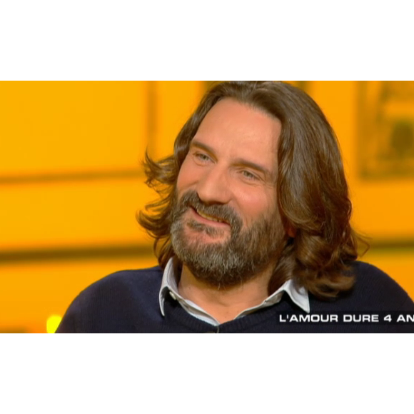 Frédéric Beigbeder se confie sur sa fille Oona et sa compagne Lara. Emission "Salut les Terriens !", sur Canal+, le 12 décembre 2015.