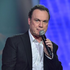 Exclusif - Julien Lepers - Enregistrement de l'émission "La Télé Chante Pour le Sidaction" aux théâtre des Folies Bergère à Paris. Le 11 mars 2015.