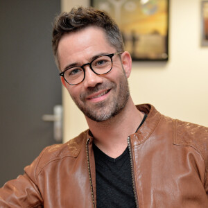 Exclusif - Emmanuel Moire pose lors de son interview réalisée par Bernard Montiel pour la radio MFM à Paris, le 1er juin 2015.