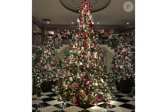 Le sapin de Noël des Kardashian / photo postée sur Twitter, le 15 décembre 2015.