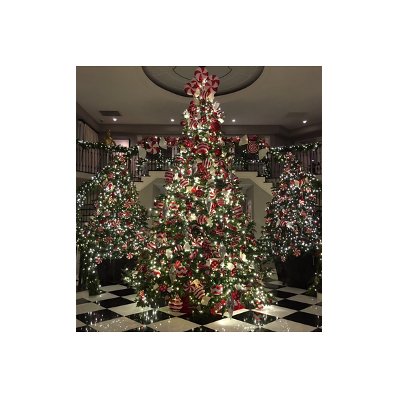 Le sapin de Noël des Kardashian / photo postée sur Twitter, le 15 décembre 2015.