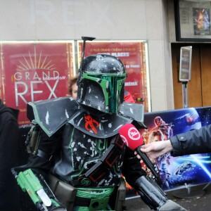 Ambiance au Grad Rex à Paris pour la première séance de Star Wars: The Force Awakens tôt ce mercredi 16 décembre 2015.