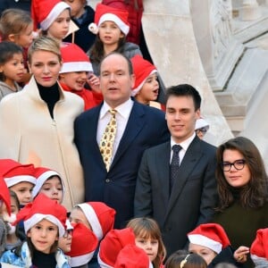 Le prince Albert II de Monaco et la princesse Charlene, avec les enfants de la princesse Stéphanie Louis Ducruet et Camille Gottlieb, ont accueilli le 16 décembre 2015 les enfants monégasques au palais princier pour la traditionnelle distribution de cadeaux de Noël. © Bruno Bébert / Bestimage