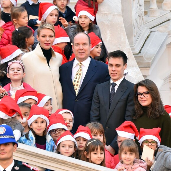 Le prince Albert II de Monaco et la princesse Charlene, avec les enfants de la princesse Stéphanie Louis Ducruet et Camille Gottlieb, ont accueilli le 16 décembre 2015 les enfants monégasques au palais princier pour la traditionnelle distribution de cadeaux de Noël. © Bruno Bébert / Bestimage