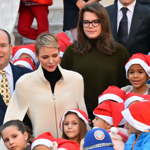 Le prince Albert II de Monaco et la princesse Charlene, avec les enfants de la princesse Stéphanie Louis Ducruet et Camille Gottlieb, ont accueilli le 16 décembre 2015 les enfants monégasques au palais princier pour la traditionnelle distribution de cadeaux de Noël. © Bruno Bébert / Bestimage