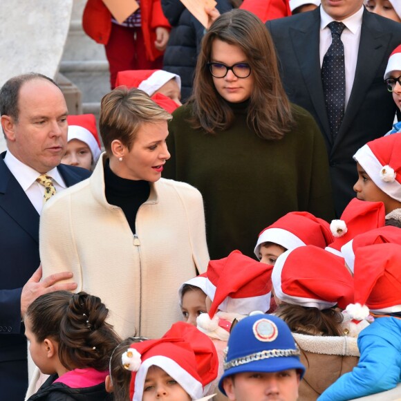 Le prince Albert II de Monaco et la princesse Charlene, avec les enfants de la princesse Stéphanie Louis Ducruet et Camille Gottlieb, ont accueilli le 16 décembre 2015 les enfants monégasques au palais princier pour la traditionnelle distribution de cadeaux de Noël. © Bruno Bébert / Bestimage