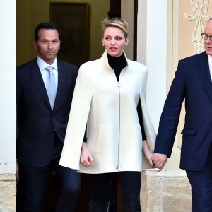 Le prince Albert II de Monaco et la princesse Charlene, avec les enfants de la princesse Stéphanie Louis Ducruet et Camille Gottlieb, ont accueilli le 16 décembre 2015 les enfants monégasques au palais princier pour la traditionnelle distribution de cadeaux de Noël. © Bruno Bébert / Bestimage