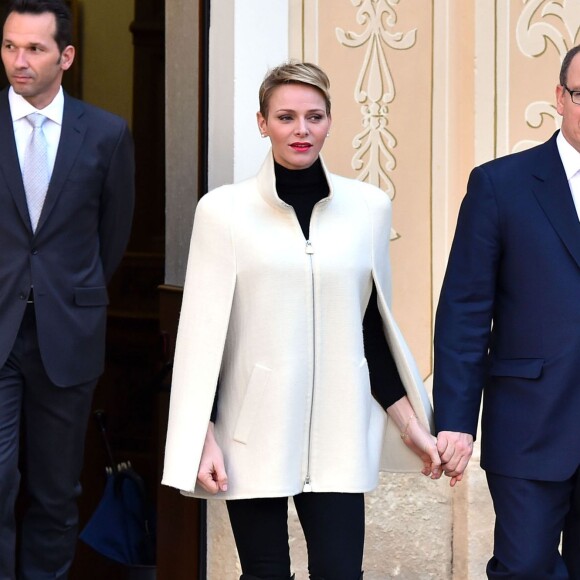 Le prince Albert II de Monaco et la princesse Charlene, avec les enfants de la princesse Stéphanie Louis Ducruet et Camille Gottlieb, ont accueilli le 16 décembre 2015 les enfants monégasques au palais princier pour la traditionnelle distribution de cadeaux de Noël. © Bruno Bébert / Bestimage