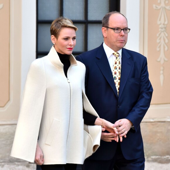 Le prince Albert II de Monaco et la princesse Charlene, avec les enfants de la princesse Stéphanie Louis Ducruet et Camille Gottlieb, ont accueilli le 16 décembre 2015 les enfants monégasques au palais princier pour la traditionnelle distribution de cadeaux de Noël. © Bruno Bébert / Bestimage