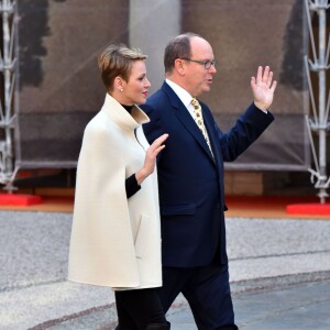 Le prince Albert II de Monaco et la princesse Charlene, avec les enfants de la princesse Stéphanie Louis Ducruet et Camille Gottlieb, ont accueilli le 16 décembre 2015 les enfants monégasques au palais princier pour la traditionnelle distribution de cadeaux de Noël. © Bruno Bébert / Bestimage