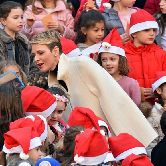 Le prince Albert II de Monaco et la princesse Charlene, avec les enfants de la princesse Stéphanie Louis Ducruet et Camille Gottlieb, ont accueilli le 16 décembre 2015 les enfants monégasques au palais princier pour la traditionnelle distribution de cadeaux de Noël. © Bruno Bébert / Bestimage