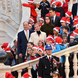 Le prince Albert II de Monaco et la princesse Charlene, avec les enfants de la princesse Stéphanie Louis Ducruet et Camille Gottlieb, ont accueilli le 16 décembre 2015 les enfants monégasques au palais princier pour la traditionnelle distribution de cadeaux de Noël. © Bruno Bébert / Bestimage