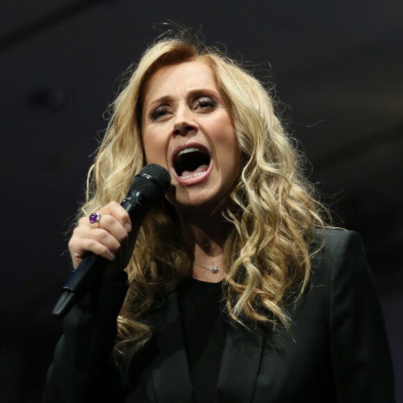 Lara Fabian - Concert de la 11e édition des Trophées de la fédération des APAJH au Carrousel du Louvres à Paris le 10 novembre 2015. © CVS / Bestimage