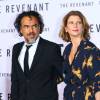 Alejandro Gonzalez Inarritu et sa femme Maria Eladia Hagerman à la première de 'The Revenant' au TCL Chinese Theatre à Hollywood, le 16 décembre 2015.