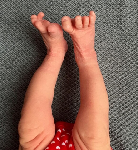 Virginie Hocq a annoncé la naissance de son bébé avec cette photo sur Facebook le 16 décembre 2015