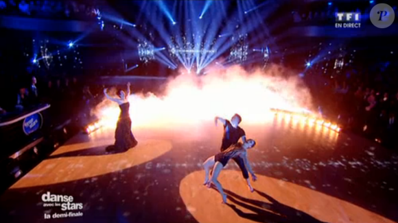 Loïc Nottet, Denitsa Ikonomova et Marie-Claude Pietragalla, dans la demi-finale de Danse avec les stars 6, le vendredi 18 décembre 2015 sur TF1.