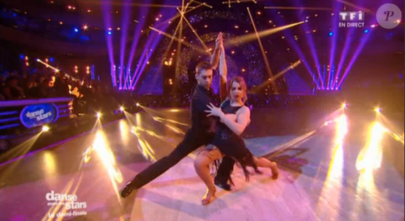 EnjoyPhoenix et Yann-Alrick, dans la demi-finale de Danse avec les stars 6, le vendredi 18 décembre 2015 sur TF1.